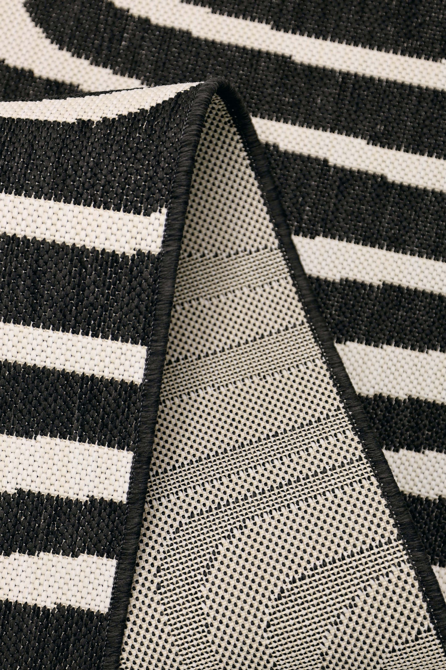 COUNTY ZEBRA BLACK