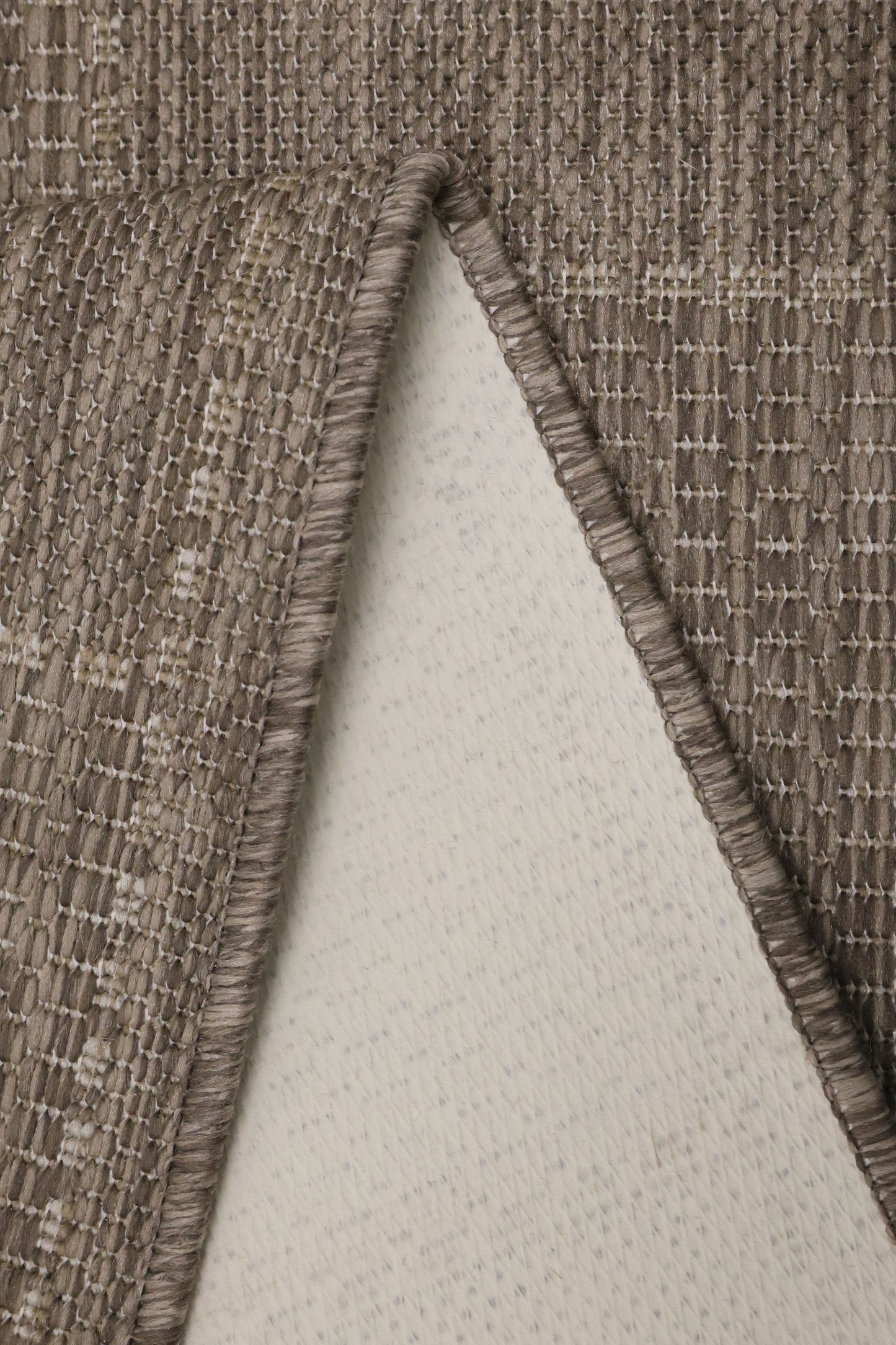 FLATWEAVE GEL GREEK KEY LATTE