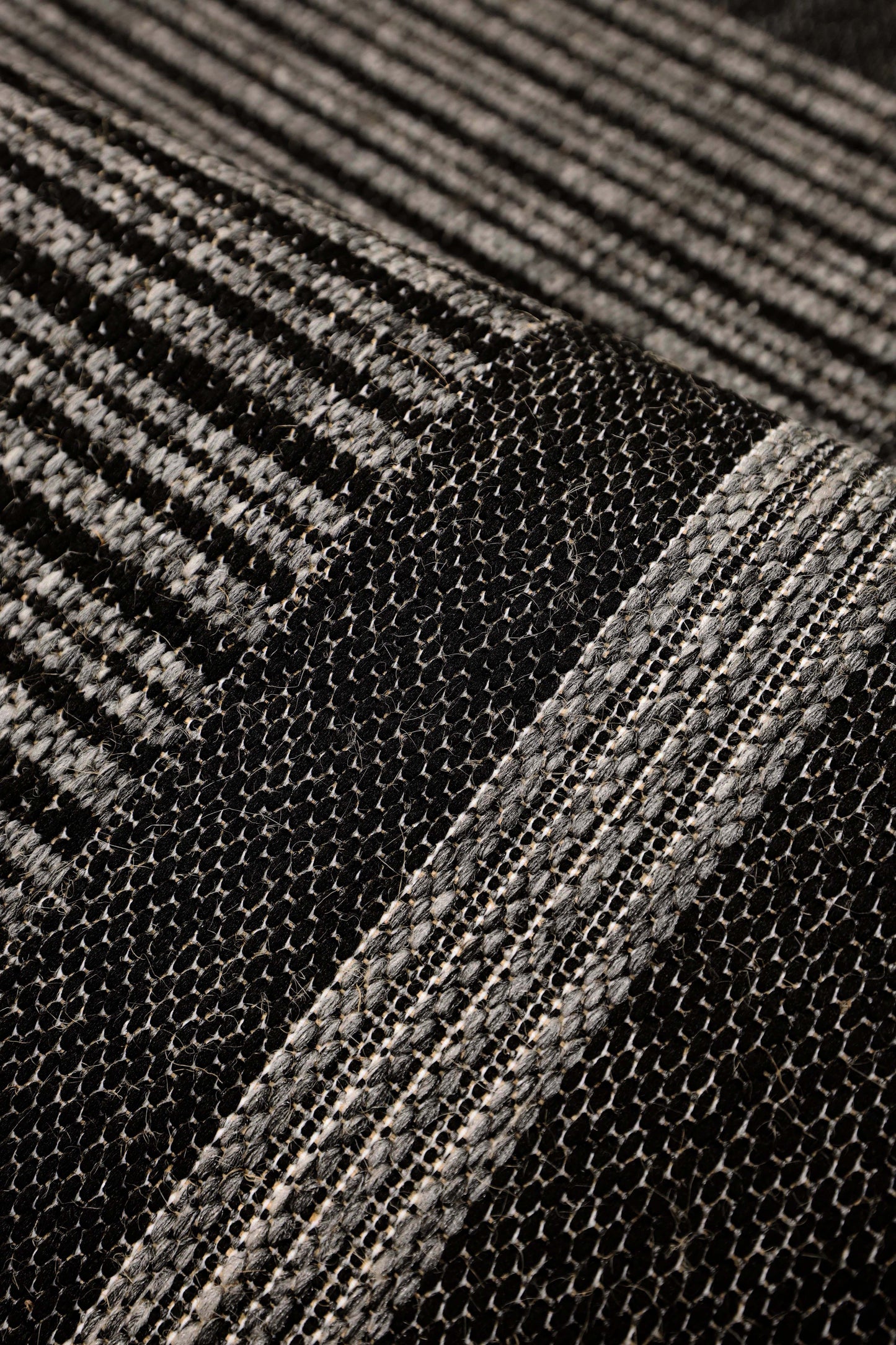 FLATWEAVE GEL BORDER BLACK