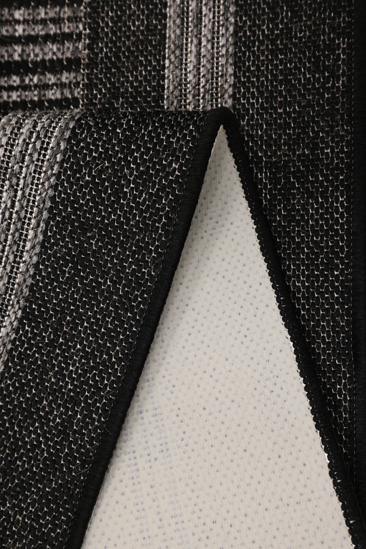 FLATWEAVE GEL BORDER BLACK