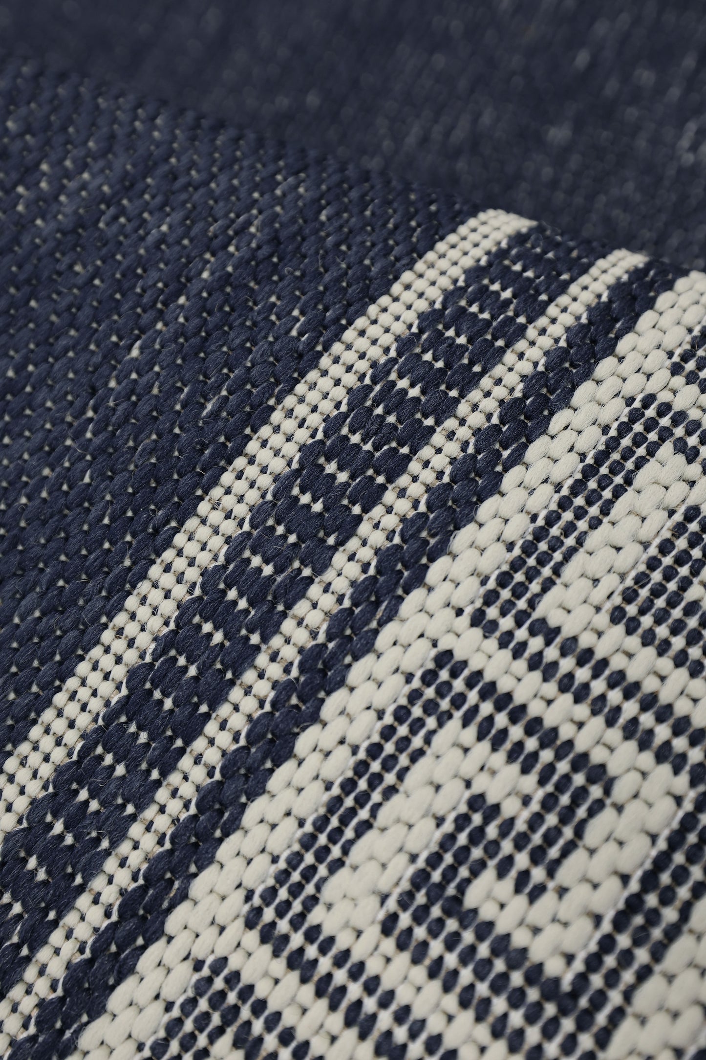 FLATWEAVE GEL GREEK KEY NAVY