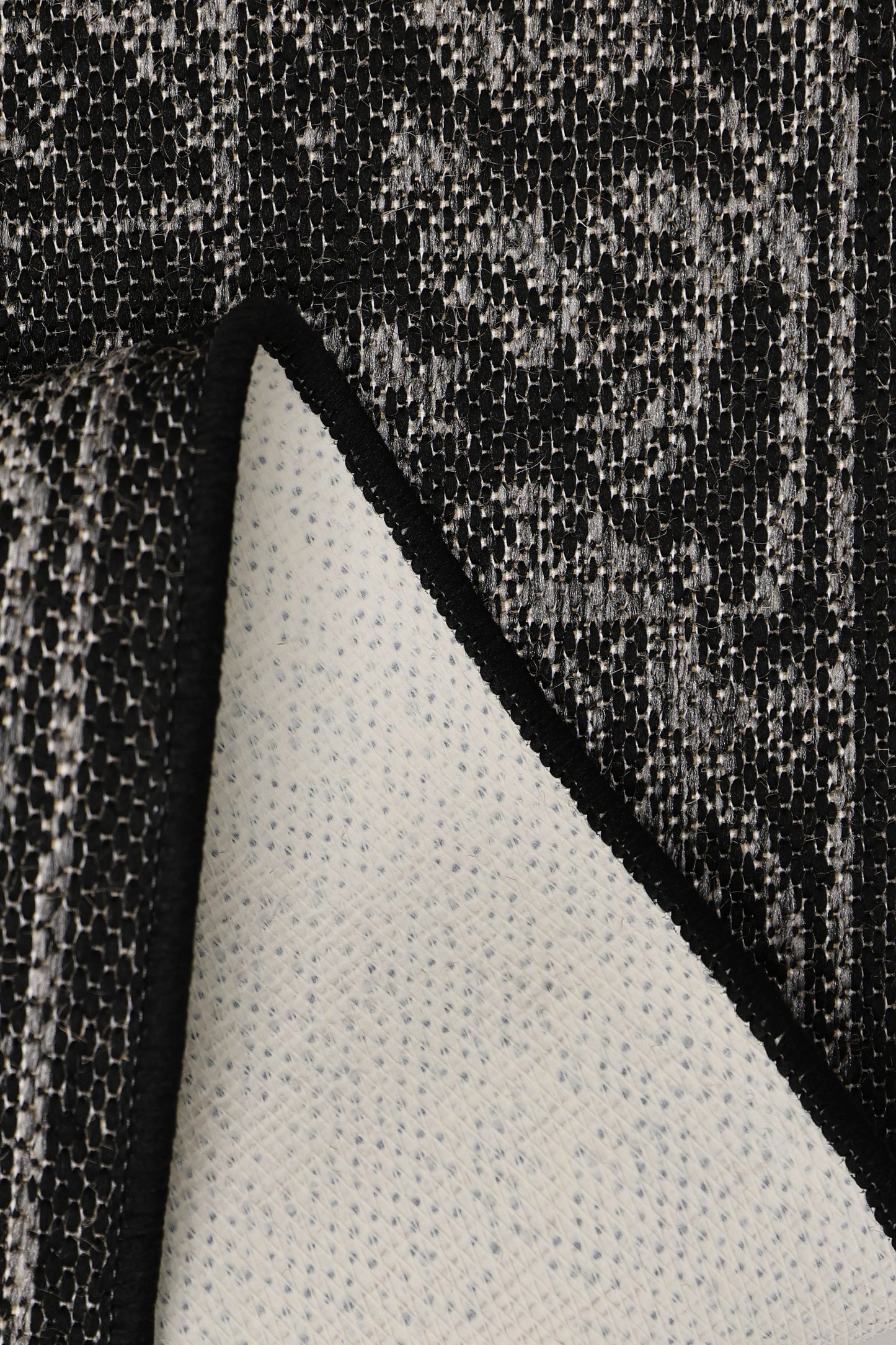 FLATWEAVE GEL MEDALLION BLACK