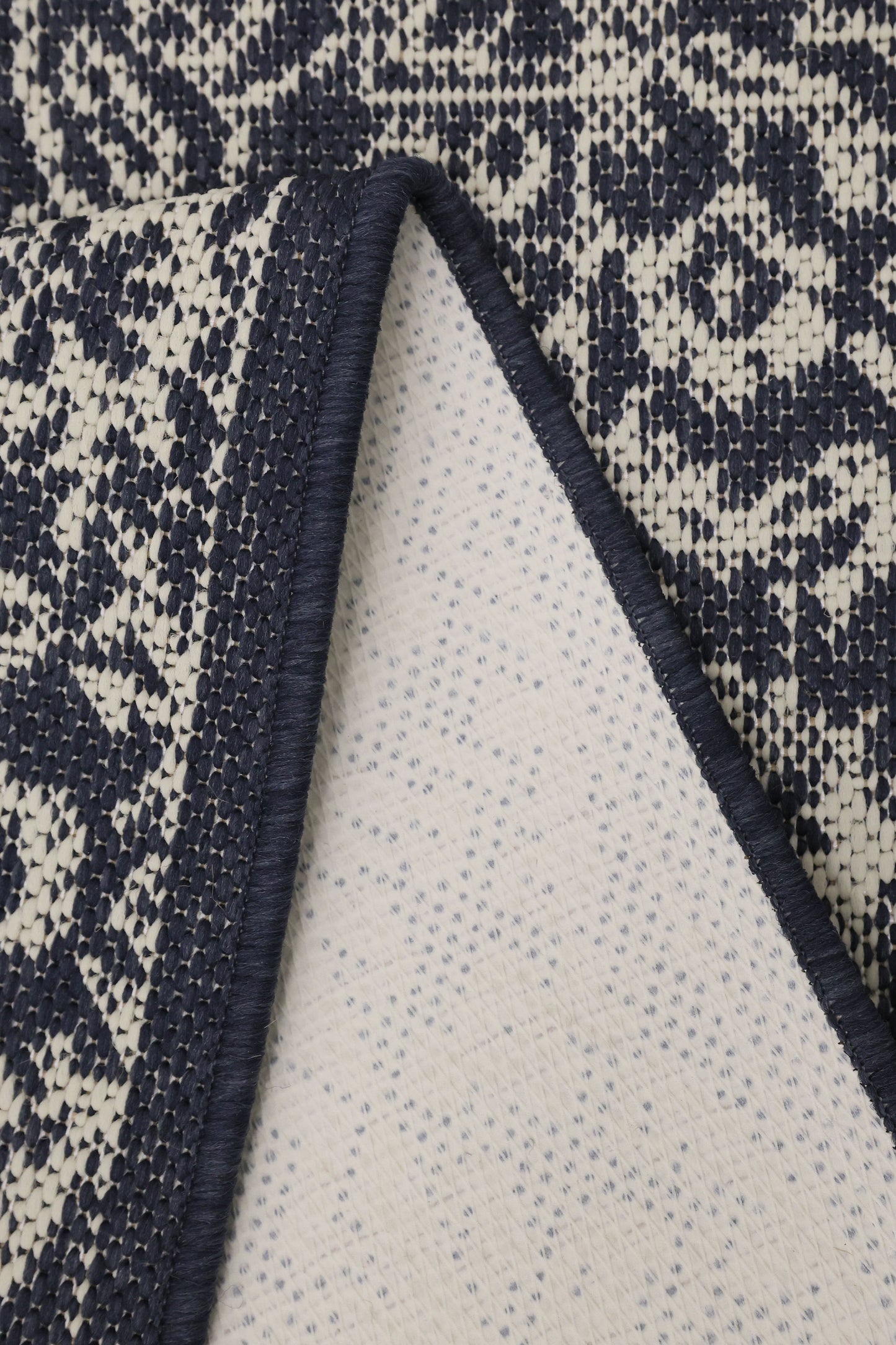 FLATWEAVE GEL MEDALLION NAVY