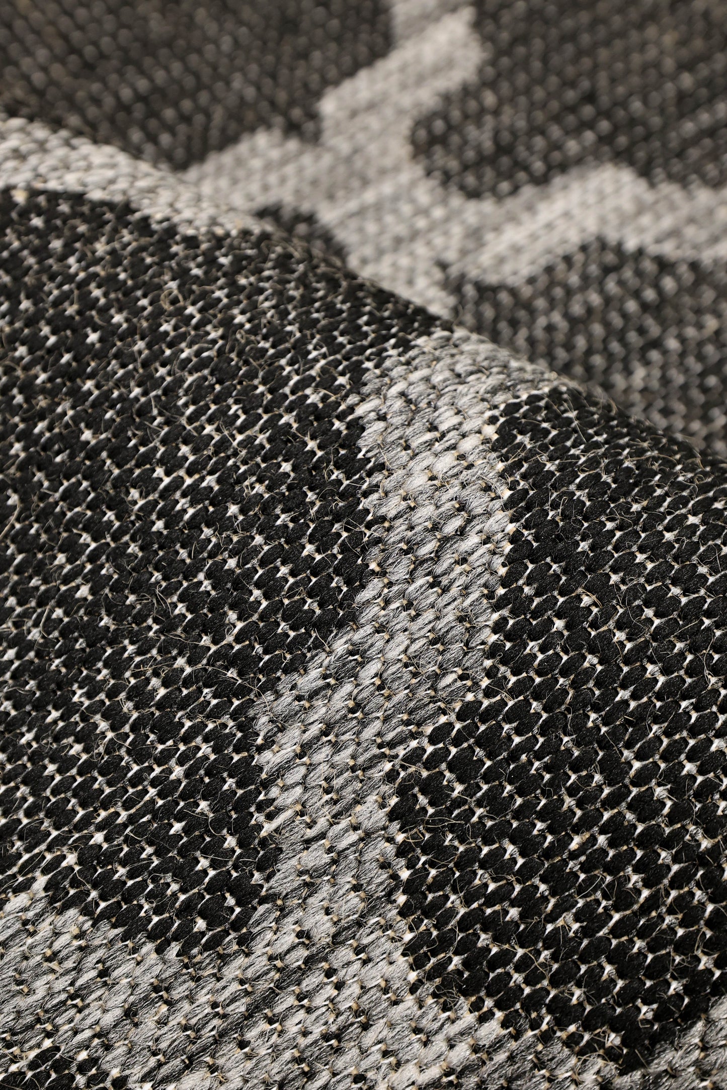 FLATWEAVE GEL TRELLIS BLACK