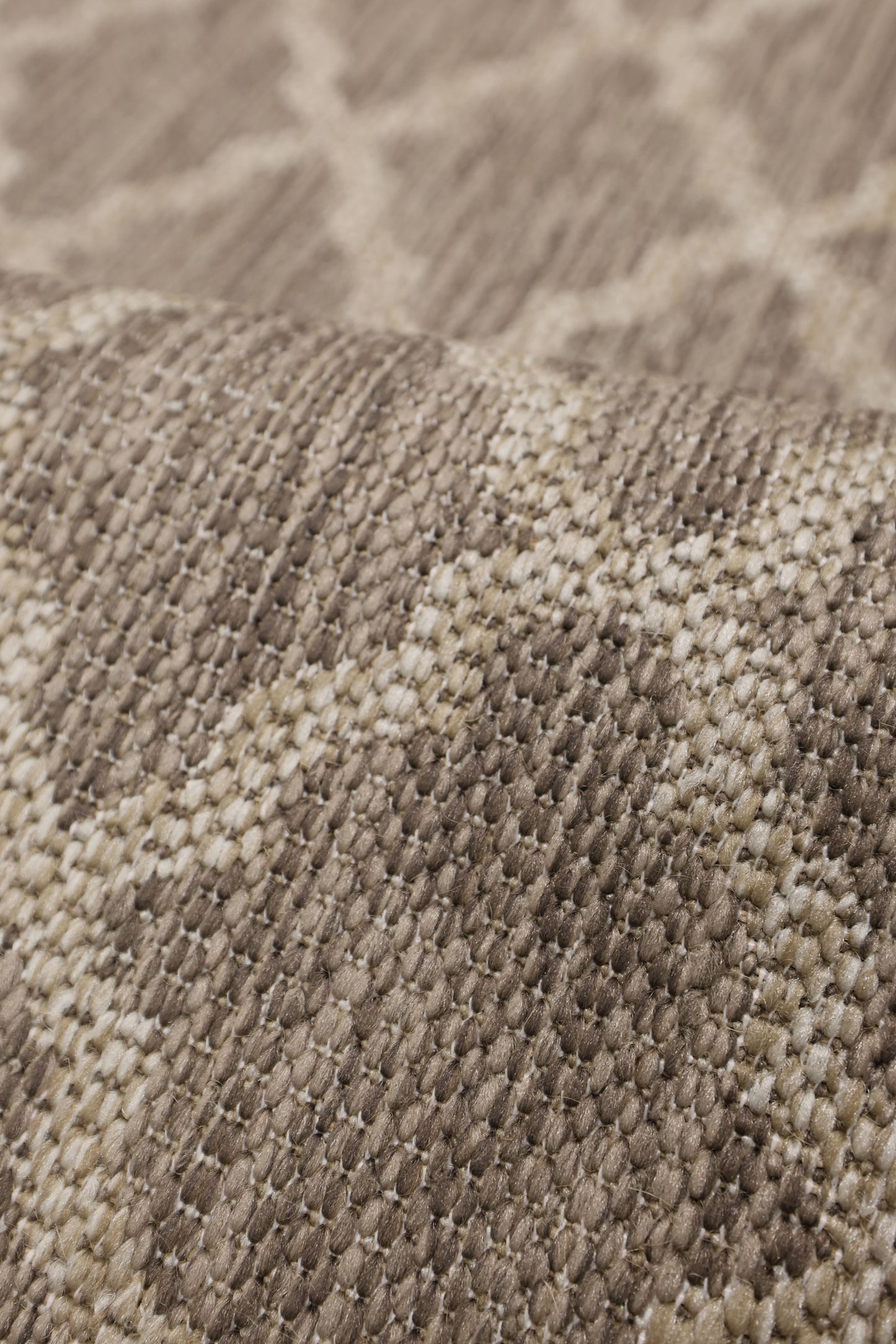 FLATWEAVE GEL TRELLIS LATTE